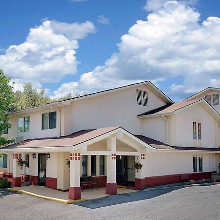 Super 8 By Wyndham Newburgh/West Point Stewart Intl Airport Motel Exterior photo
