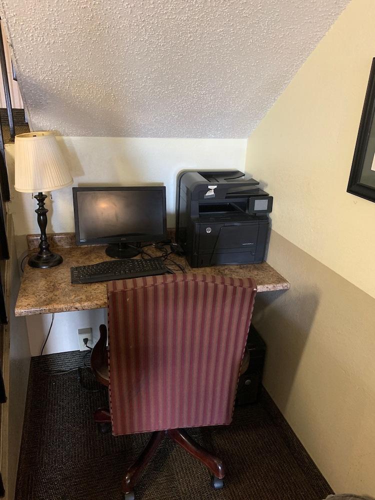 Super 8 By Wyndham Newburgh/West Point Stewart Intl Airport Motel Exterior photo