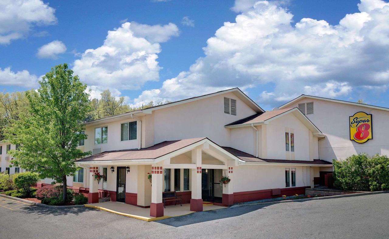 Super 8 By Wyndham Newburgh/West Point Stewart Intl Airport Motel Exterior photo