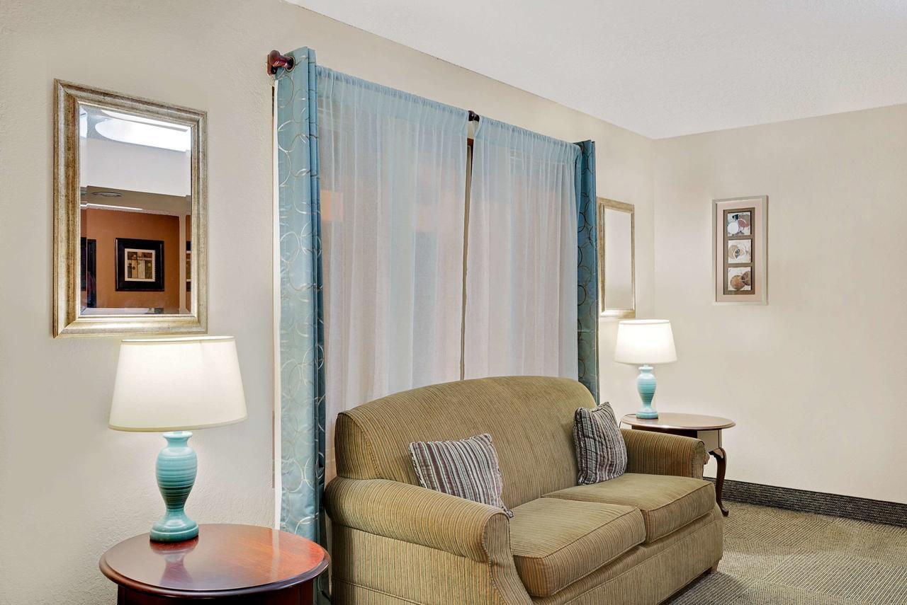 Super 8 By Wyndham Newburgh/West Point Stewart Intl Airport Motel Exterior photo
